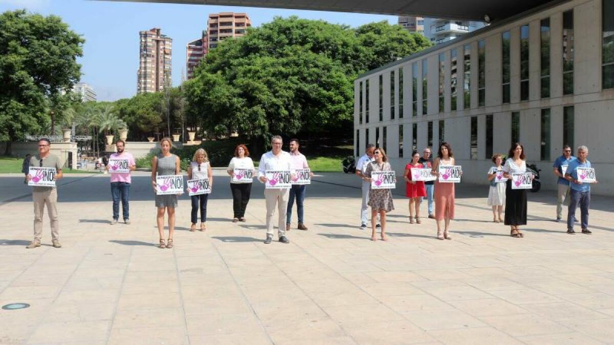 Benidorm condena los dos últimos crímenes por violencia machista, que elevan a 28 las mujeres asesinadas en 2022