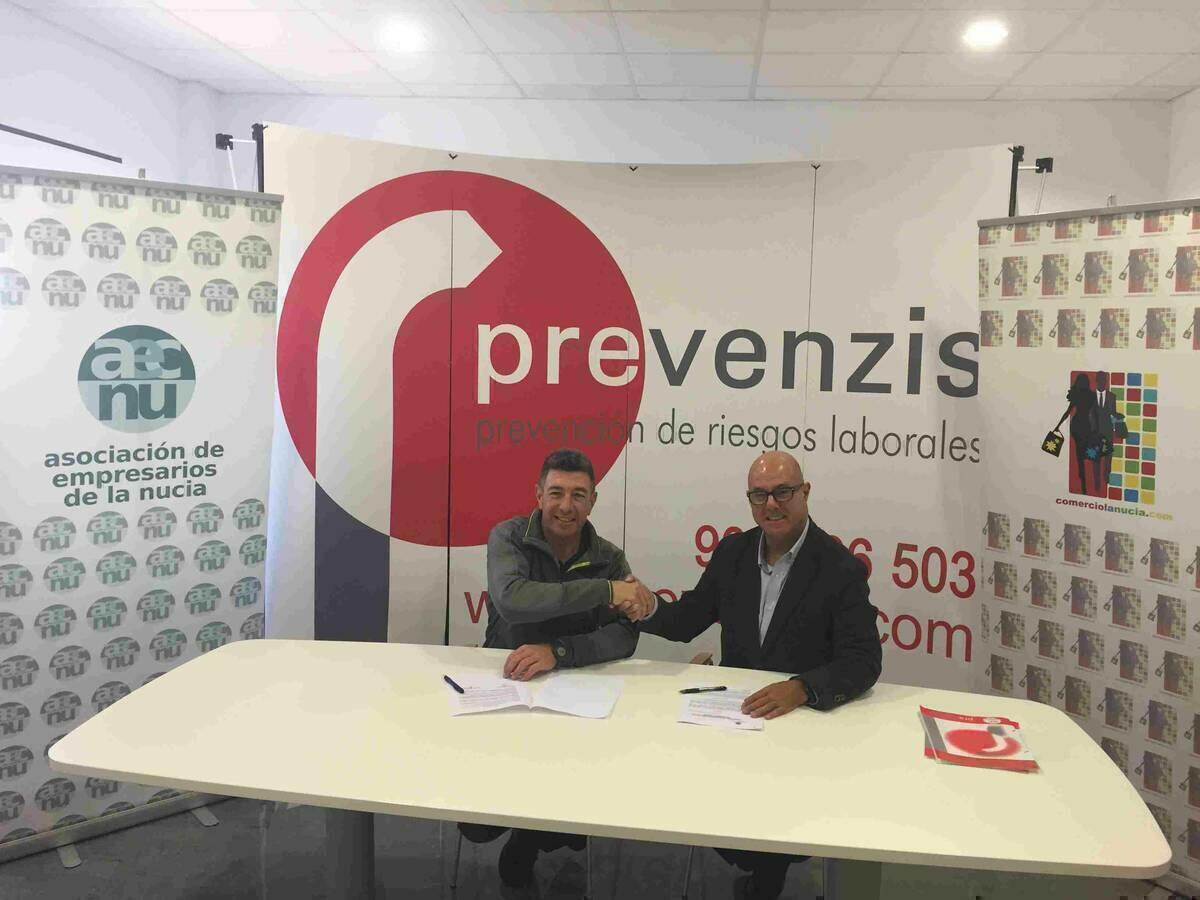 La Nuc&iacute;a &middot; AECNU firma un convenio en materia  de Prevenci&oacute;n y Formaci&oacute;n con PREVENZIS