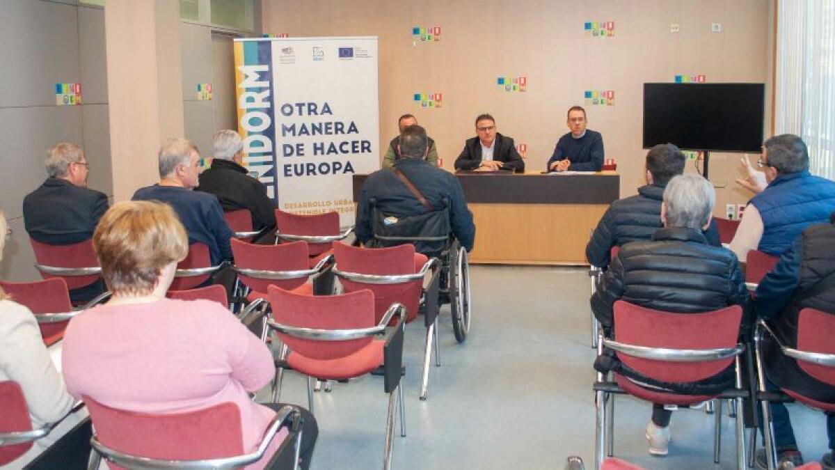 Benidorm explica a administradores y vecinos las obras de mejora de movilidad de las calles adyacentes a Jaime I  