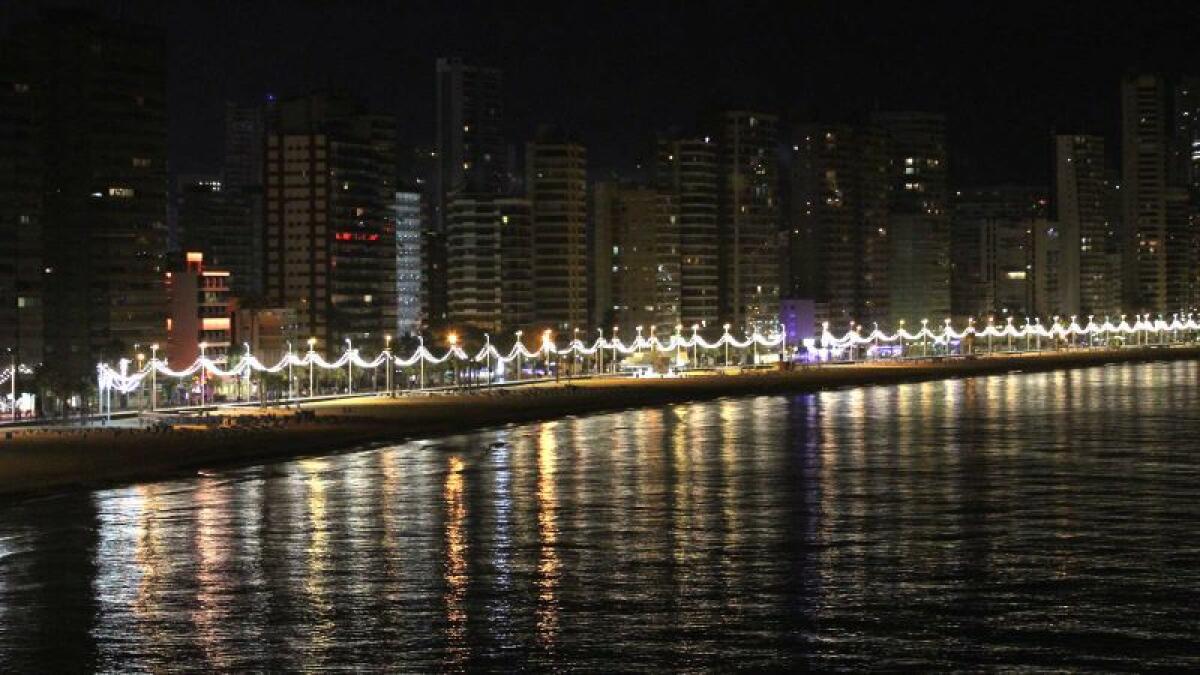 Benidorm aprueba el proyecto de renovación del alumbrado público y la catenaria del Paseo de Levante (Fase I) por 1,9 millones de euros