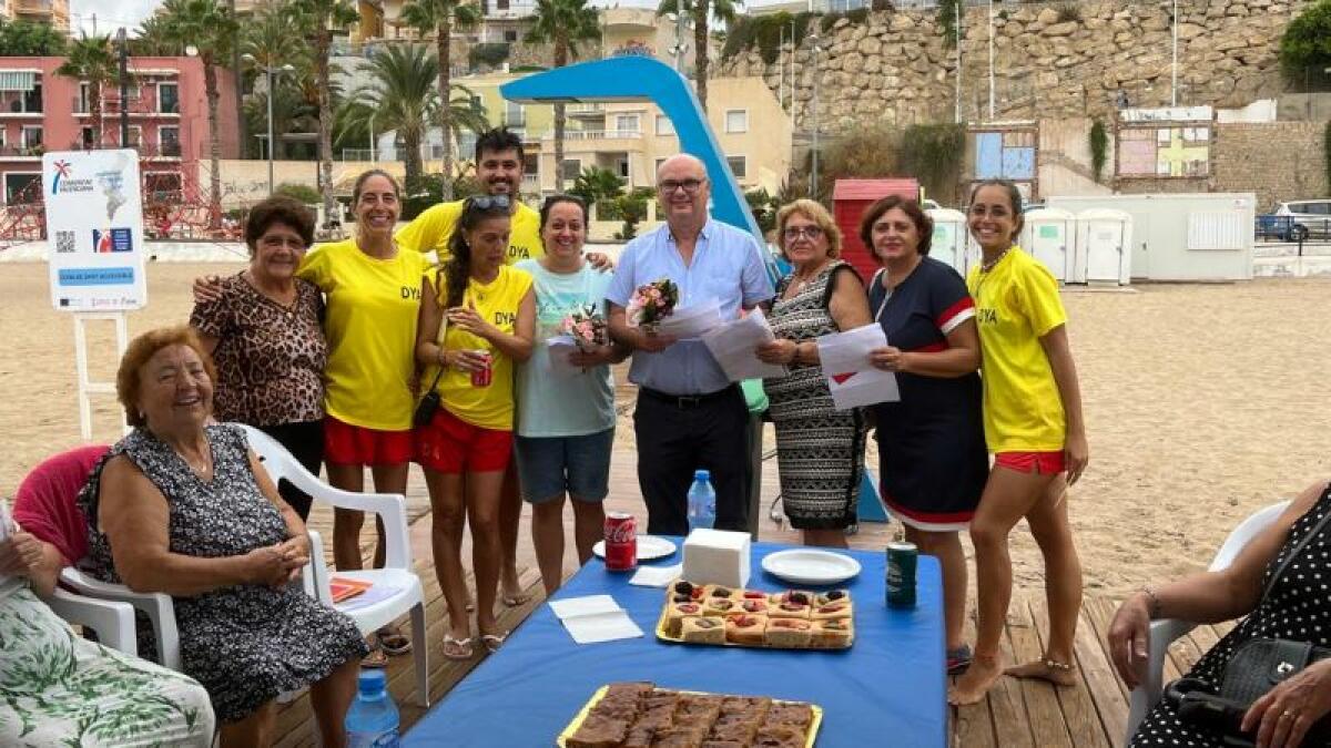 El programa de playas accesibles de la Vila Joiosa finaliza su temporada 2022 consolidando su éxito como oferta de baño seguro para residentes y visitantes