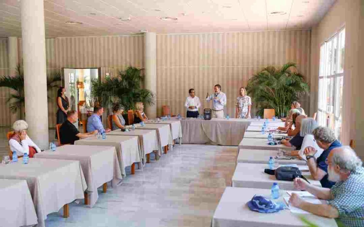Reuni&oacute;n en el Forum de asociaciones y colectivos internacionales con el Ayuntamiento de l&rsquo;Alf&agrave;s.