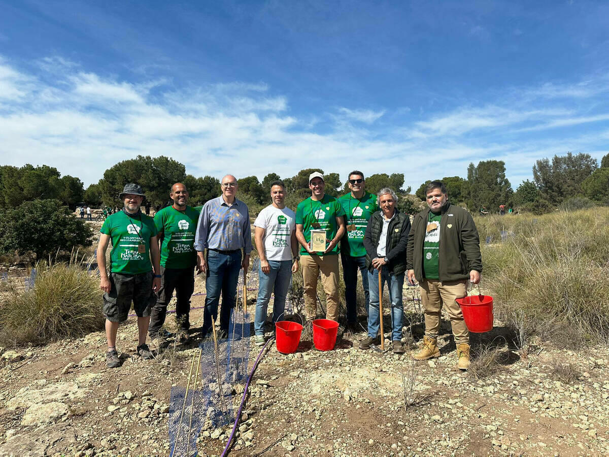 Más de 200 personas participan en la restauración ecológica de Orgegia impulsada por Terra Natura Benidorm y Alicante Renace