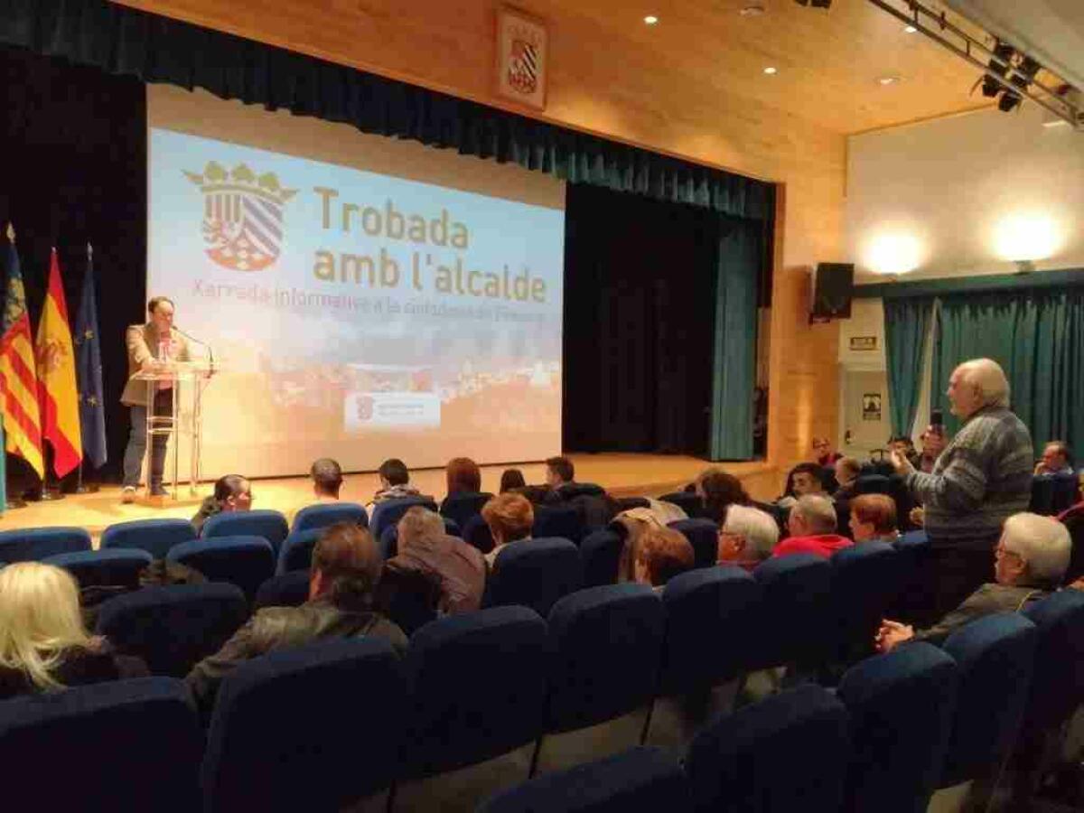 El alcalde de Finestrat responde a las preguntas de sus vecinos en una nueva edici&oacute;n del encuentro con la ciudadan&iacute;a 