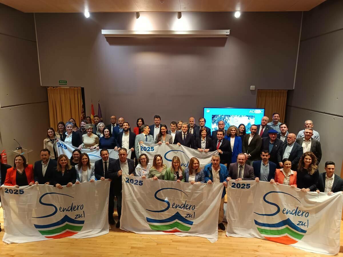Los senderos de la Colada de la Costa y la Volta al Cantal reciben los galardones de bandera azul 2025