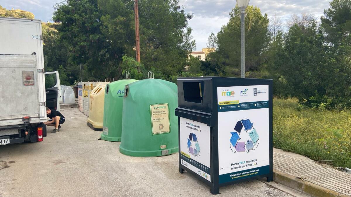 El Consorci Mare implanta 21 contenedores para fomentar la recogida separada del textil usado