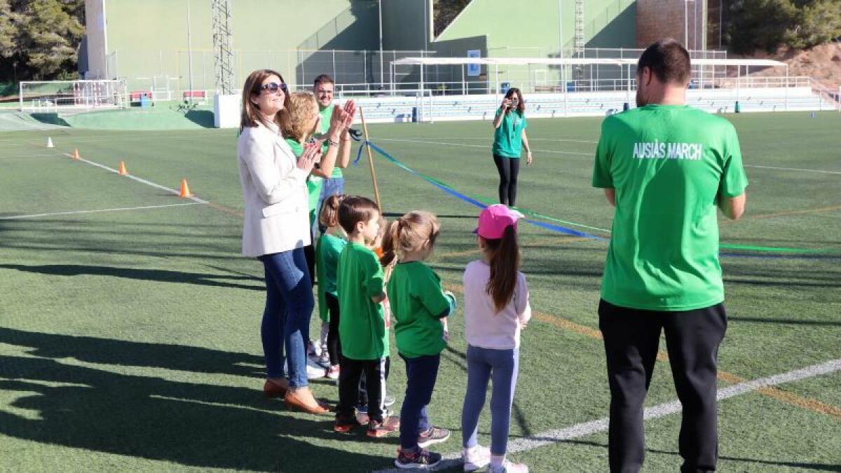 Los alumnos del CEIP Ausiàs March celebran el Día del Deporte con una carrera solidaria a favor de ‘Save the children’ 