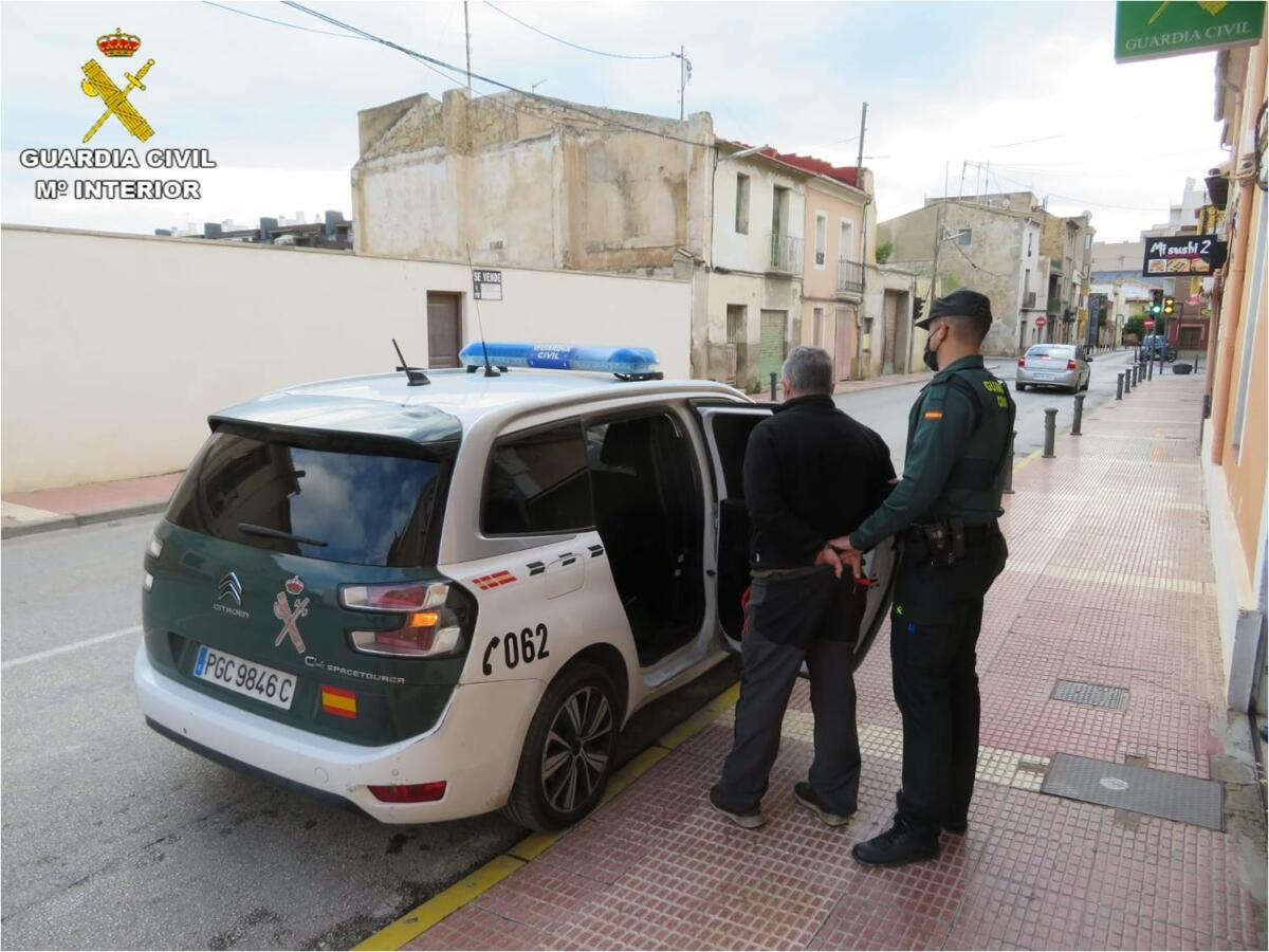 La Guardia Civil detiene a tres trabajadores de un centro de personas con TEA