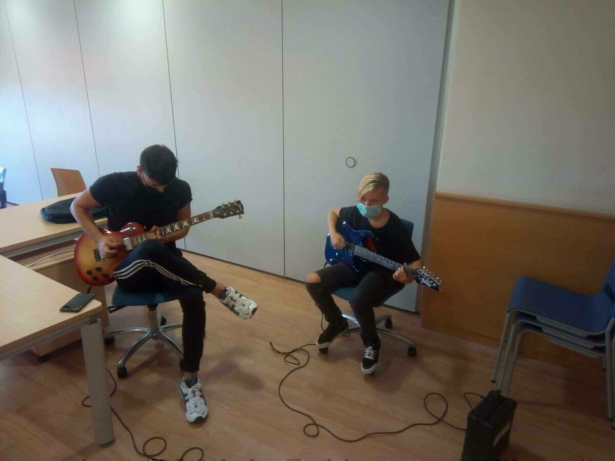 Las guitarras el&eacute;ctricas &ldquo;vuelven a sonar&rdquo; en el Centre Juvenil