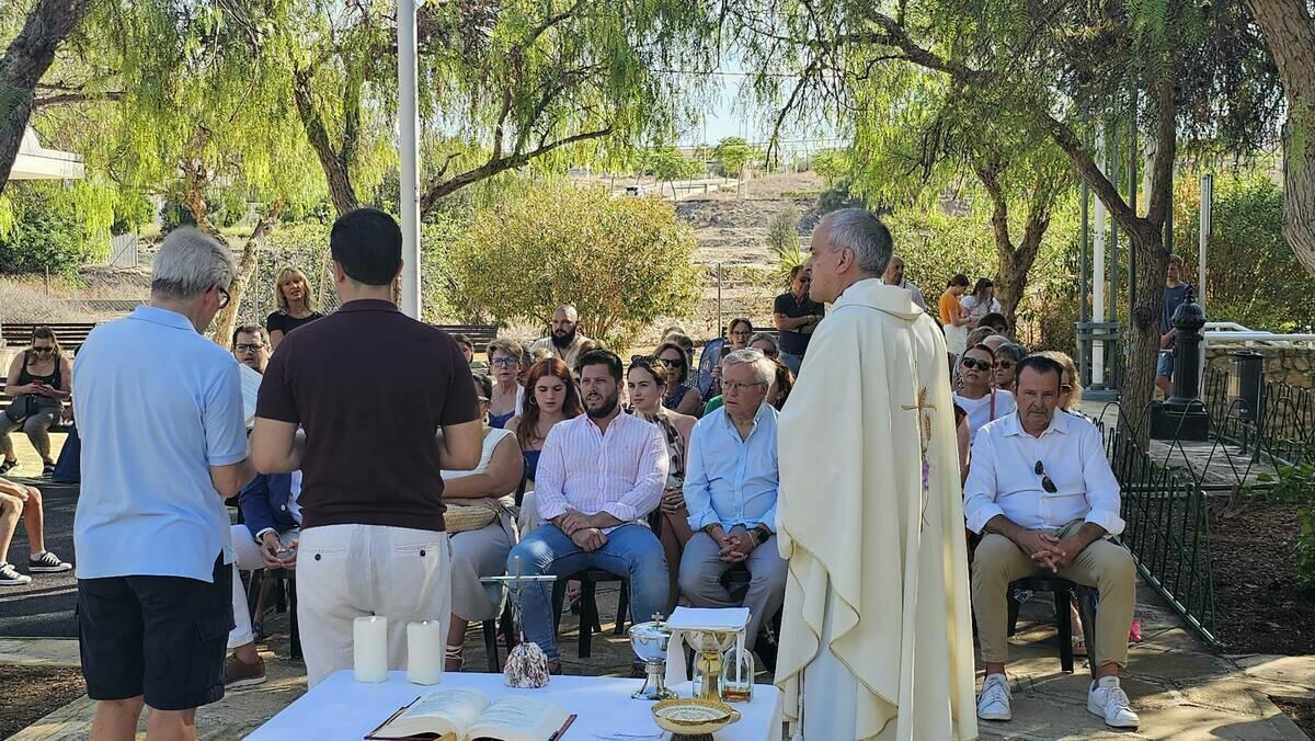 Villajoyosa celebra el día de la Virgen de la Asunción con una misa y la procesión de la imagen en el barrio del Paradís 