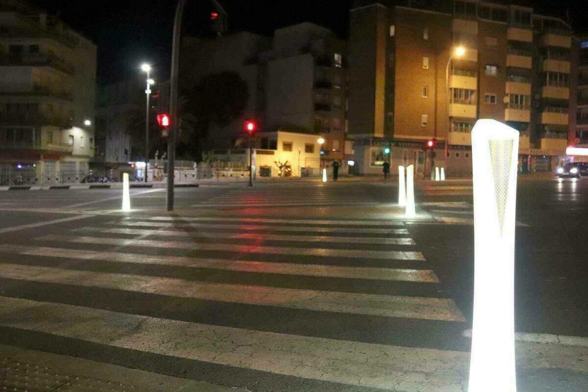 Benidorm // Movilidad refuerza la seguridad vial y peatonal de El Cruce con nuevos bolardos luminosos