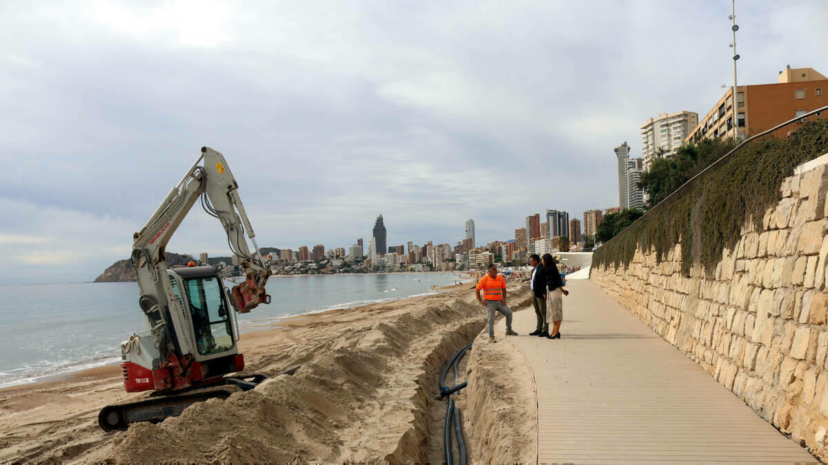 Benidorm realiza mejoras en la playa de Poniente para minimizar daños ante posibles temporales