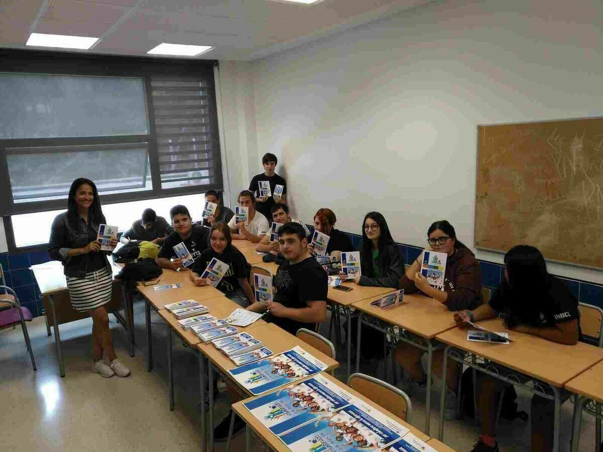 La Nucía · Presentación del “Voluntariado Social” a los “corresponsales juveniles” del Instituto