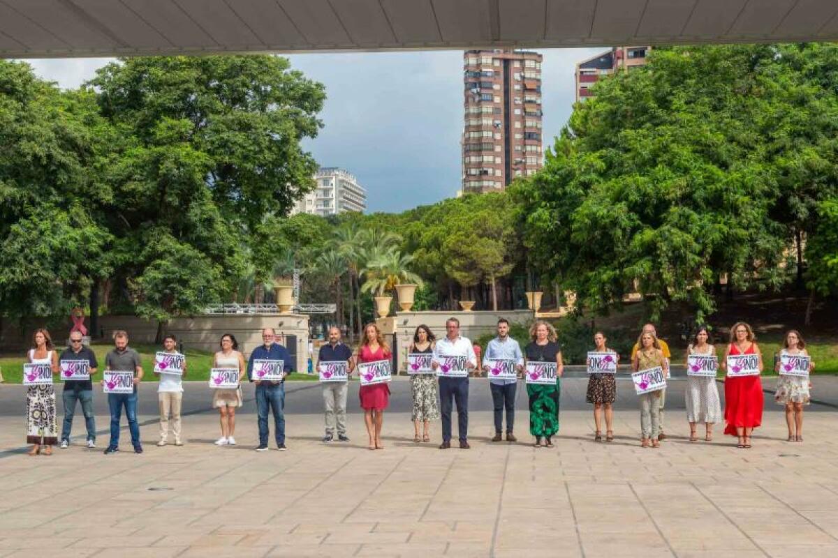 Benidorm rinde homenaje a las dos últimas víctimas de la violencia machista 