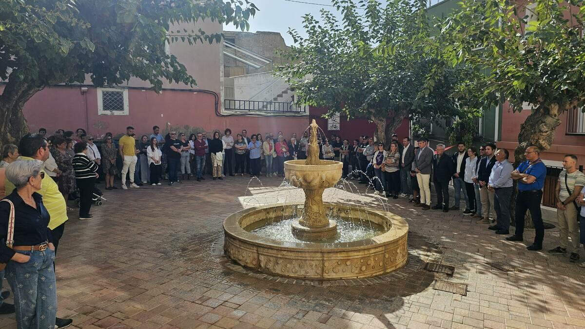 Villajoyosa guarda cinco minutos de silencio en memoria de las víctimas de las poblaciones valencianas afectadas por la DANA