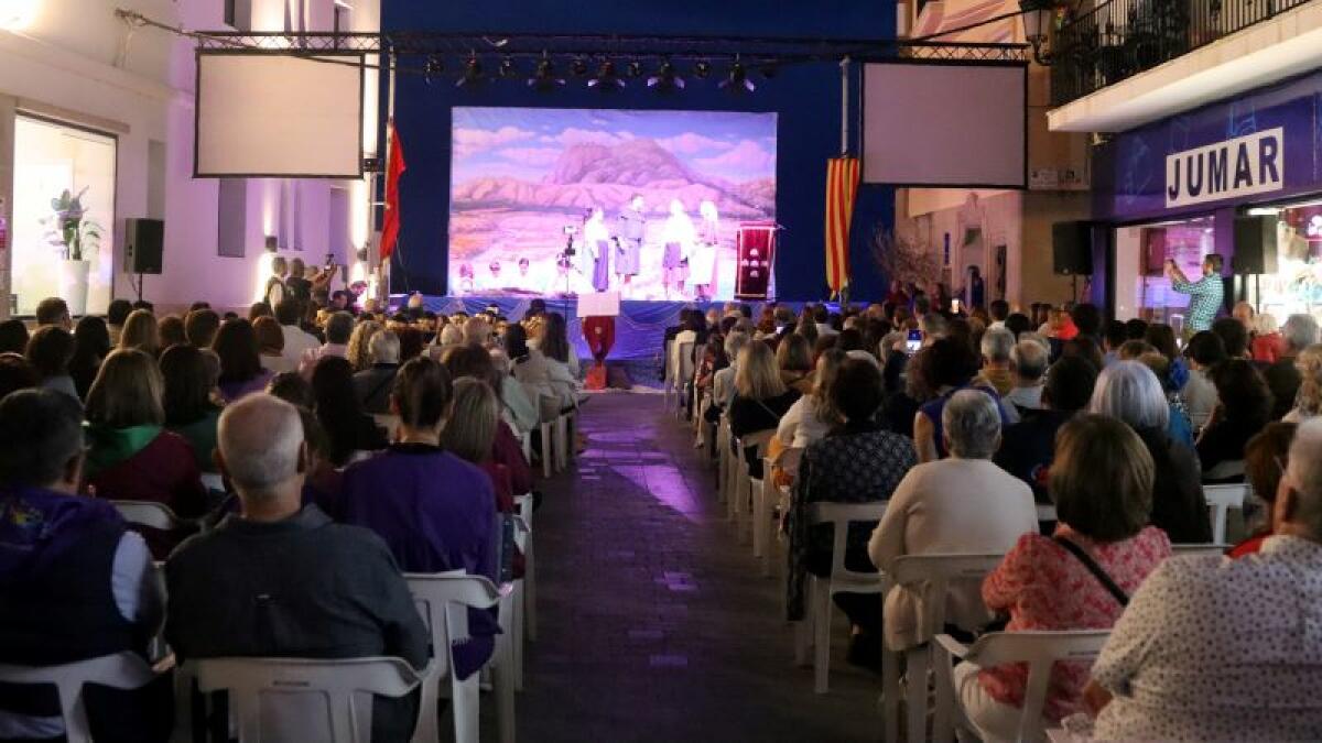 Benidorm escenifica en la Plaça de Sant Jaume su fundación hace 698 años