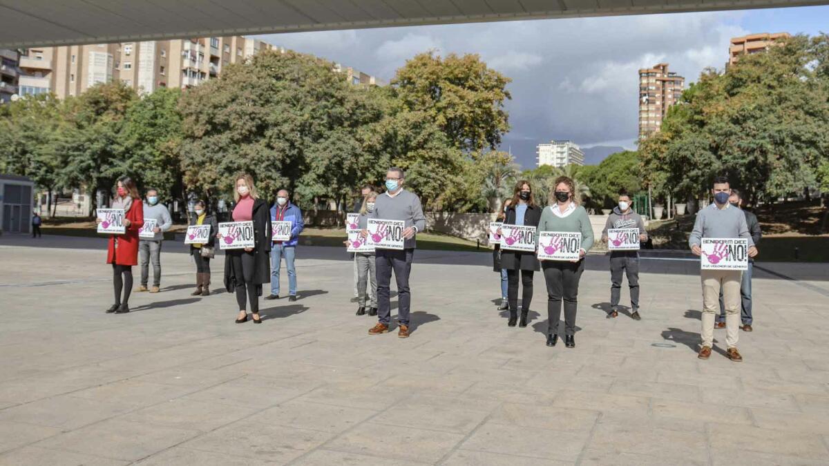 Benidorm condena el último caso de violencia machista, el asesinato de una menor en Totana