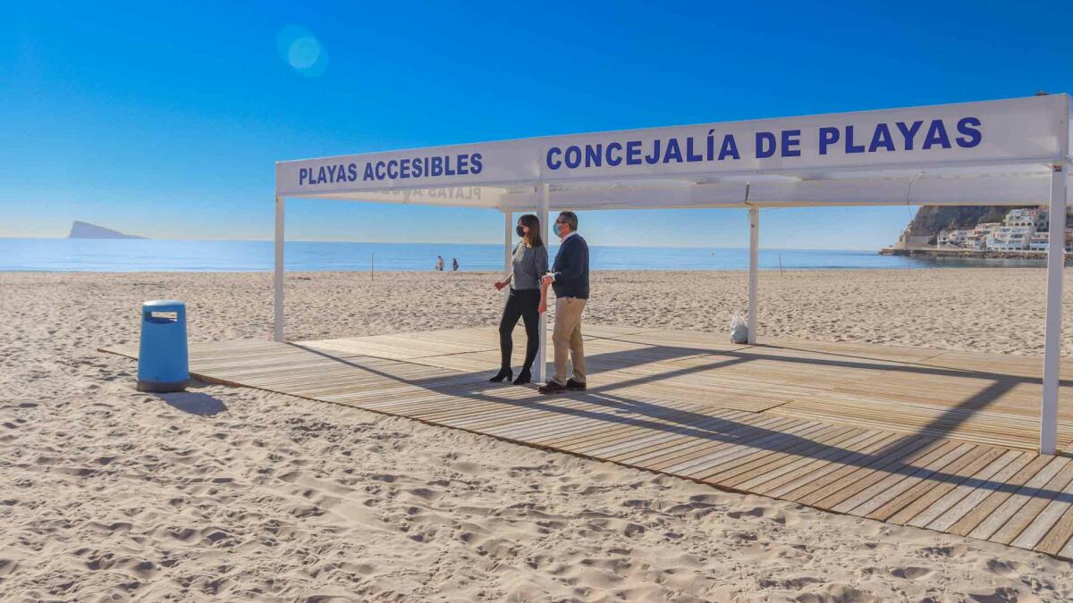 Benidorm mejora el punto de playas accesibles de La Cala dentro de las actuaciones de puesta a punto de los arenales