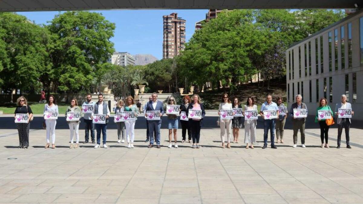 Benidorm muestra su repulsa por el último crimen machista cometido en Tarrasa (Barcelona) 