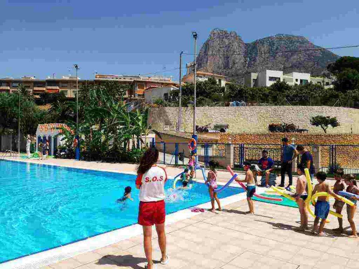 Comienzan los cursos de natación en la nueva Piscina Municipal de Finestrat