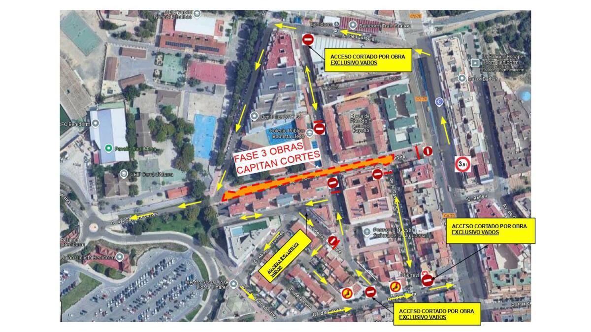 Movilidad amplía hasta el cruce con Beniardá el corte de tráfico por las obras de renovación de infraestructuras en la calle Capitán Cortés
