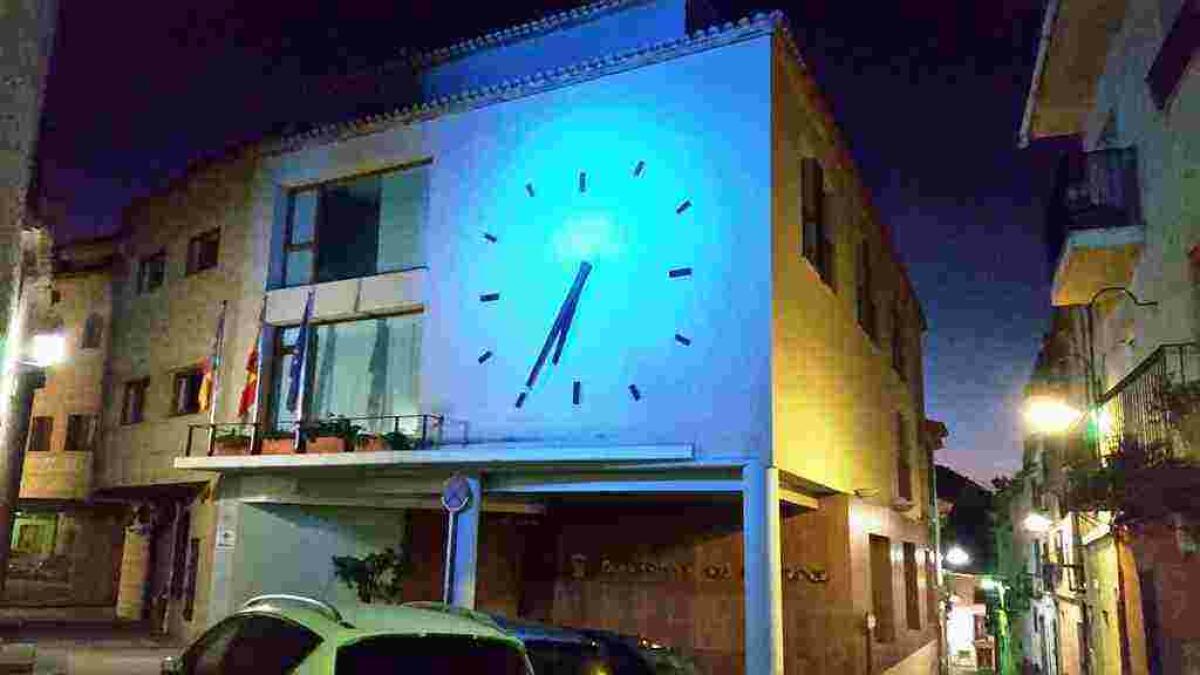 Finestrat se suma al &ldquo;D&iacute;a Mundial de la Diabetes&rdquo; iluminando con un c&iacute;rculo azul la casa consistorial