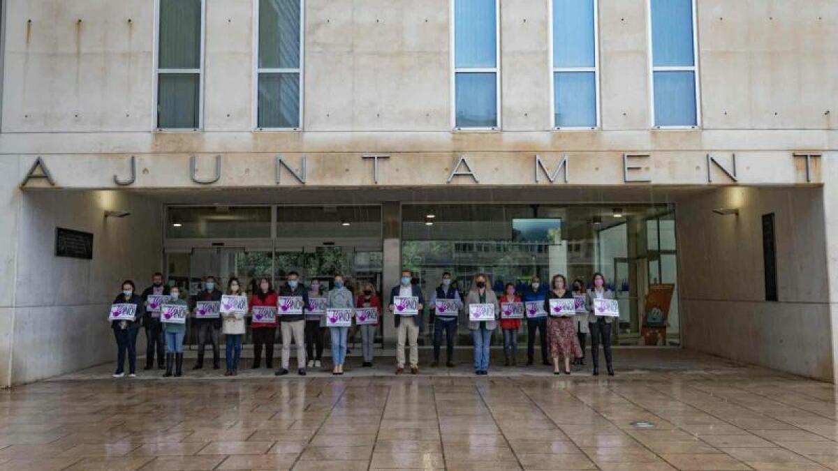 Benidorm muestra su repulsa ante un nuevo crimen de violencia de género, que eleva a 11 las mujeres asesinadas en 2022