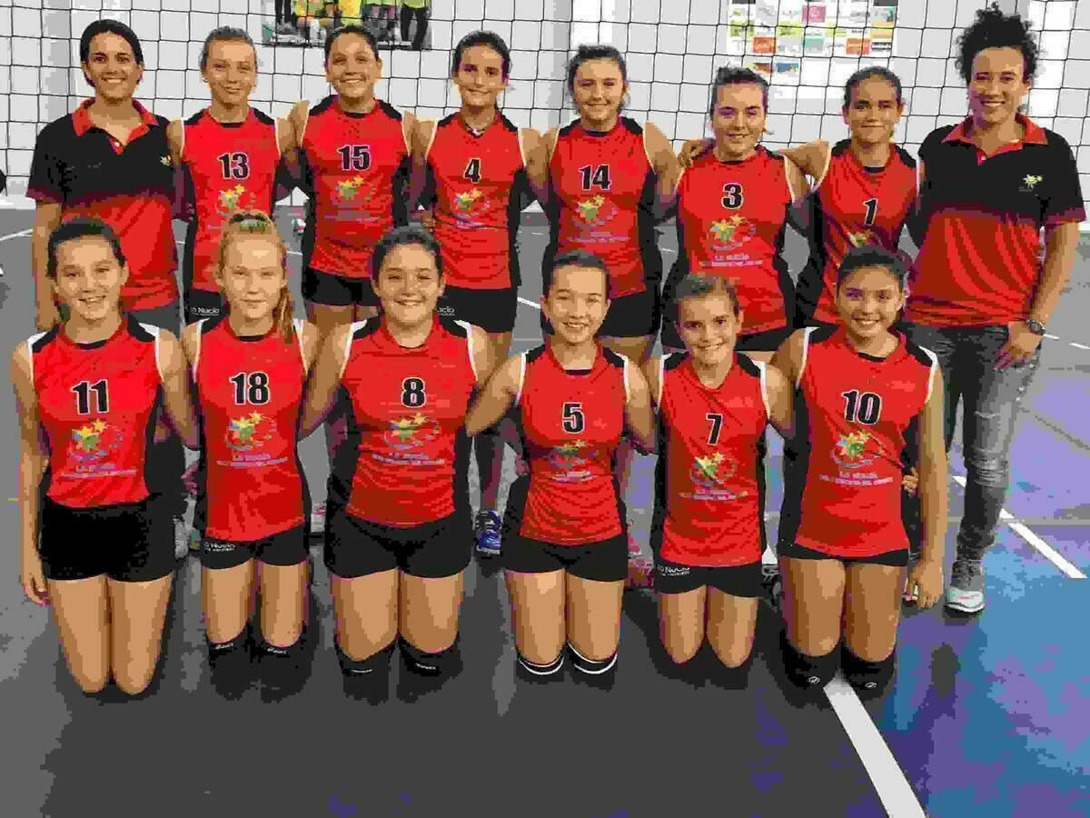 El infantil del Club Voley La Nuc&iacute;a debuta con victoria
