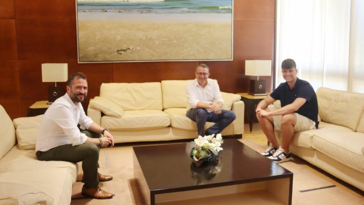 El alcalde recibe a los deportistas locales José Carlos Caballero y David Carreño tras sus últimos éxitos europeos