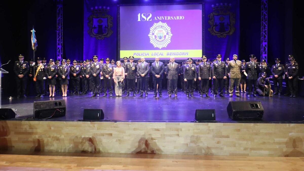Benidorm conmemora el 182 aniversario de la Polic&iacute;a Local con el reconocimiento a 86 agentes que intervinieron en la dana 
