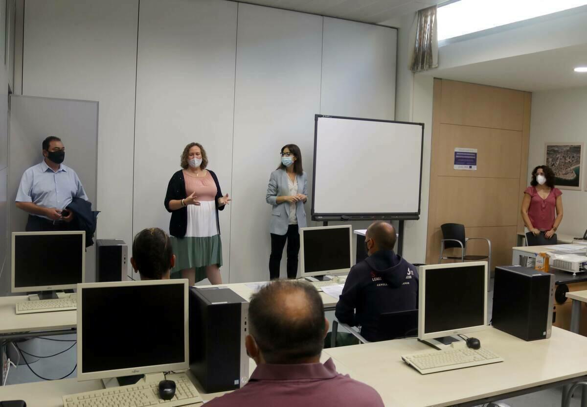 El Ayuntamiento contrata durante 6 meses a 14 personas desempleadas a través del programa EMCORP