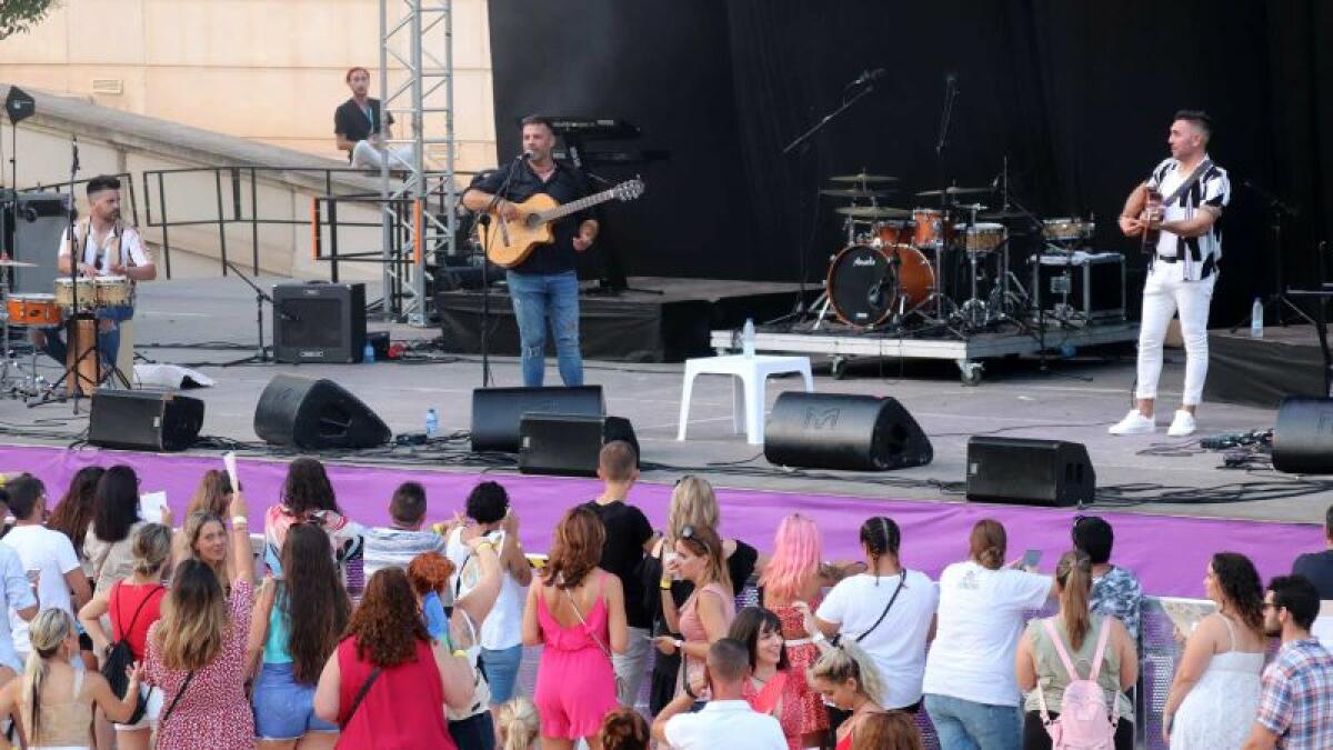 El ritmo flamenco de La Húngara deleita a los asistentes al festival ‘Con mucho arte’   