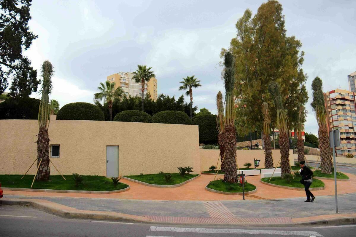     Benidorm habilita baños públicos en la nueva zona ajardinada junto al cementerio Virgen del Sufragio