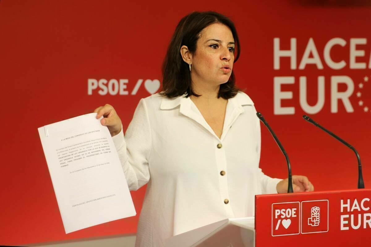 Adriana Lastra, Susana Díaz y otras históricas del PSOE piden expulsar a los cargos públicos que recurran a la prostitución