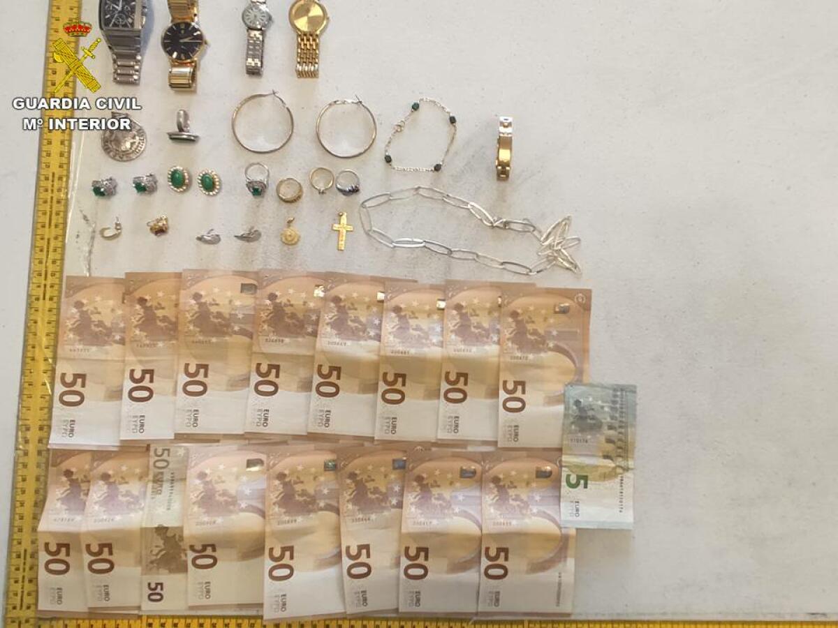 La Guardia Civil detiene a una empleada del hogar acusada de apropiarse de 30.000 euros en  joyas 