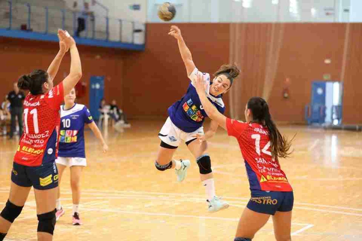 Buena imagen del BM Benidorm Femenino en histórico partido, pese a la derrota