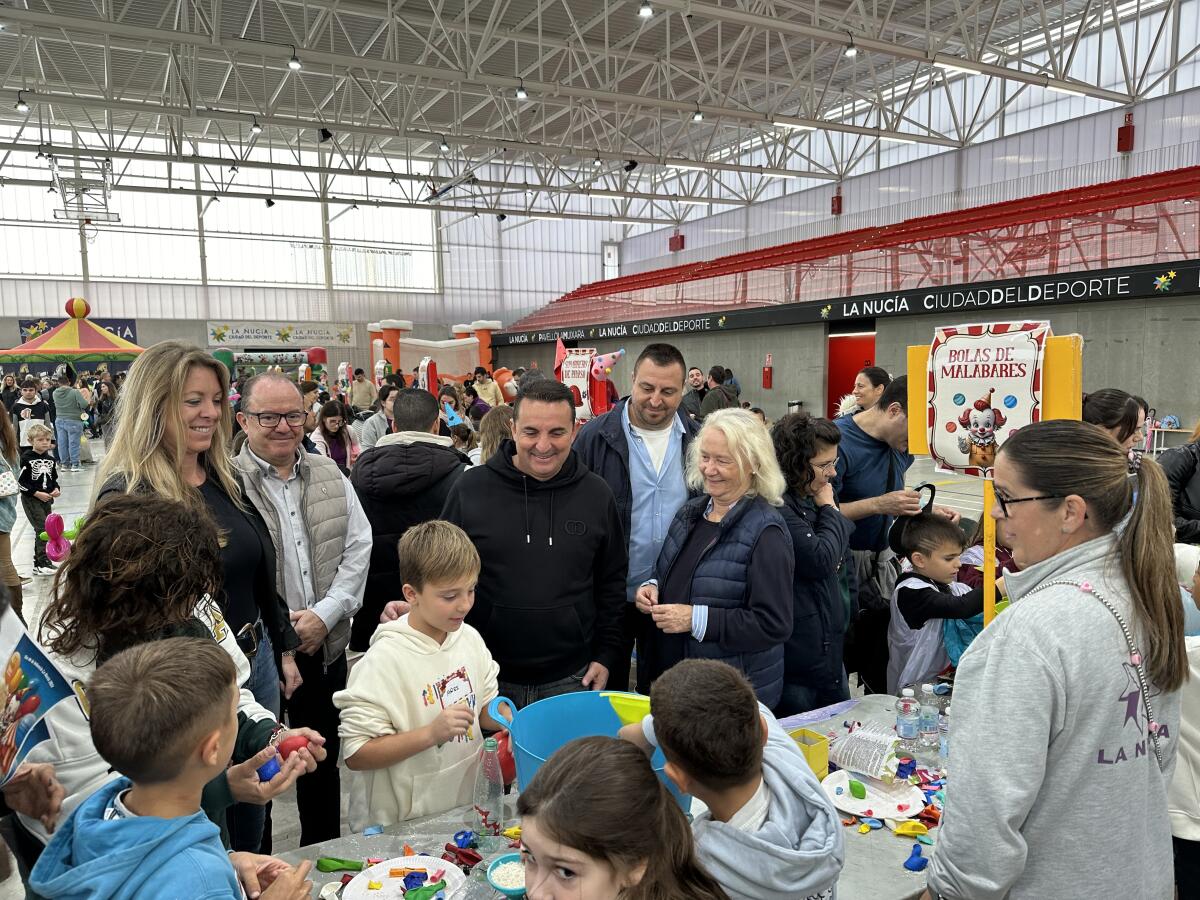 La lluvia no pudo con el XVI “Día de la Infancia” que se desarrolló dentro del Pabellón Muixara