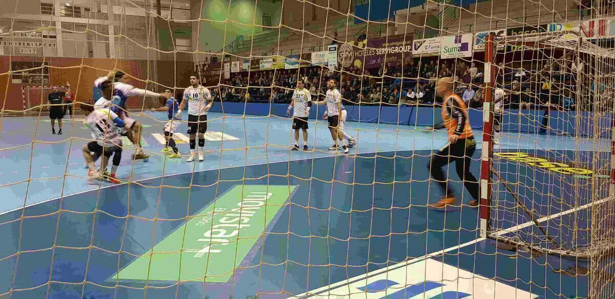 BM Benidorm &middot; Primer asalto de la tercera ronda de Copa del Rey para el Balonmano Benidorm