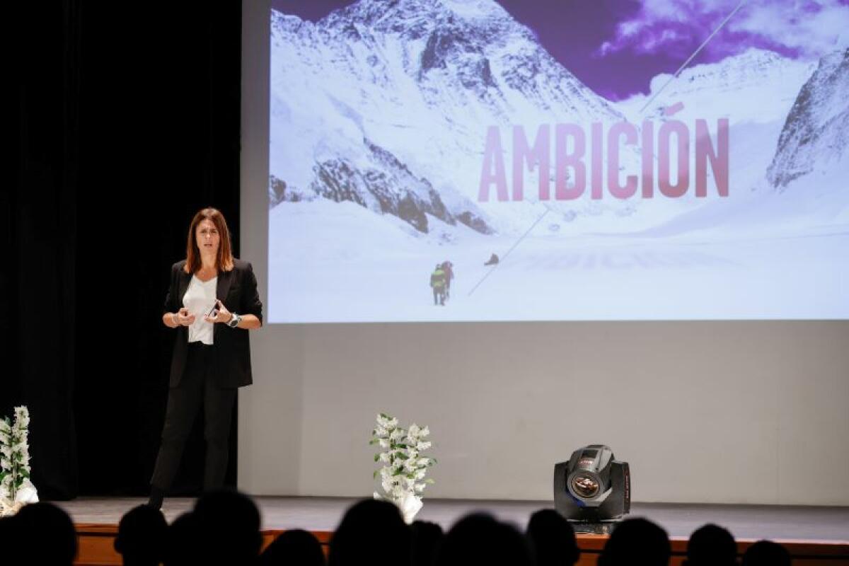 'Expedición al Éxito' conferencia motivacional de Edurne Pasaban, anoche en l'Alfàs