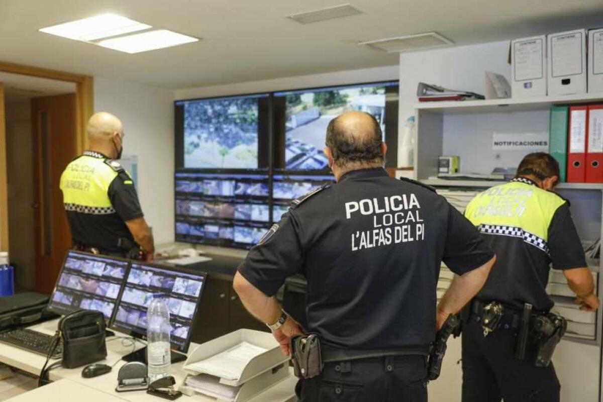 La Policía de l’Alfàs detiene a un motorista por un delito contra la salud pública