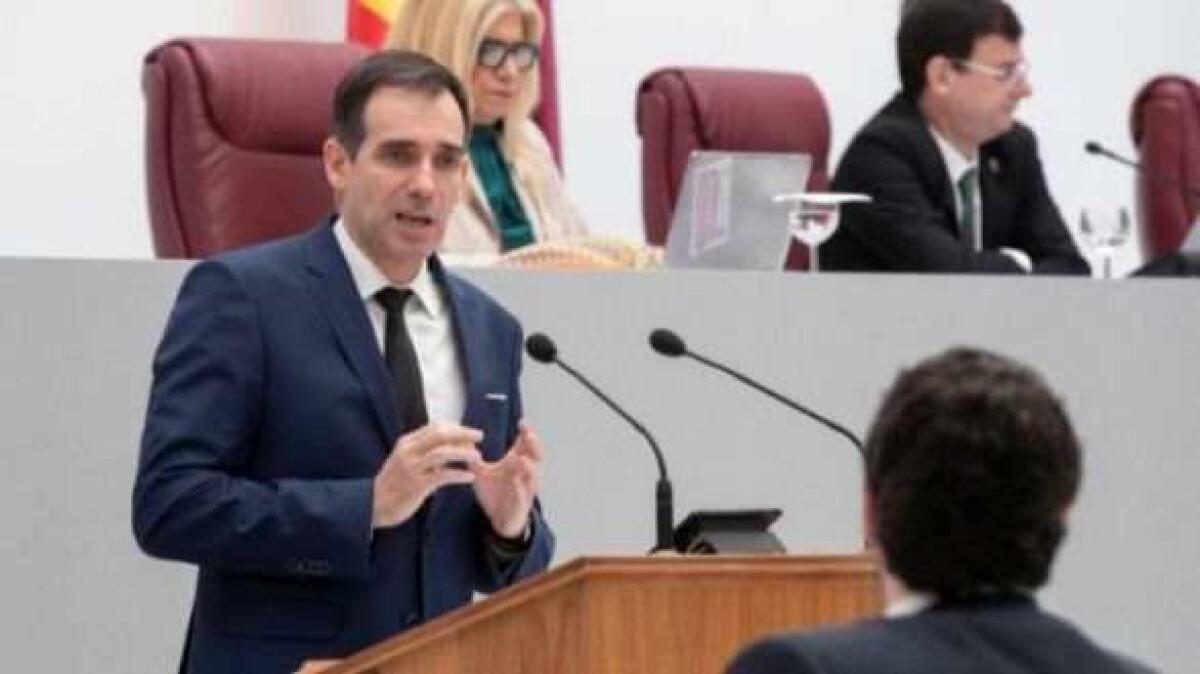 Los tres exdiputados de Vox no desvelan el sentido de su voto en la moción de Murcia