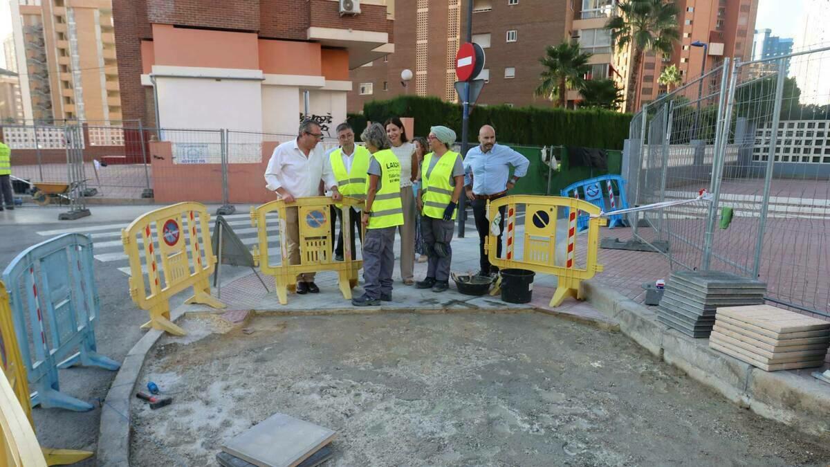 El Taller de Empleo Benidorm XII realiza obras de mejora de la accesibilidad y movilidad en la calle Invierno  