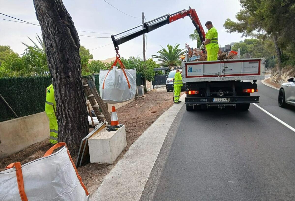 La Diputaci&oacute;n de Alicante intensifica la limpieza de la Red Viaria Provincial para ayudar a prevenir incendios forestales