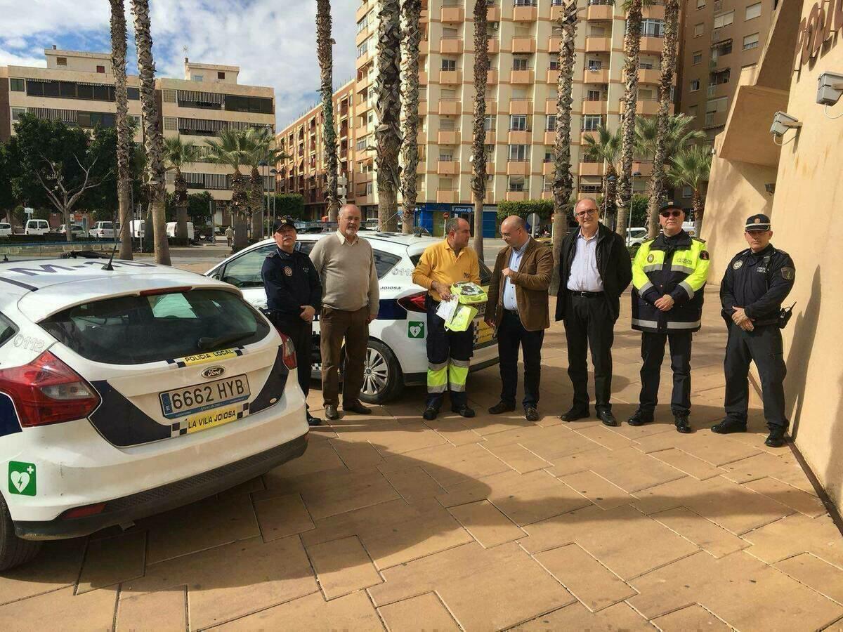 La Polic&iacute;a Local de la Vila Joiosa equipa sus coches con desfibriladores