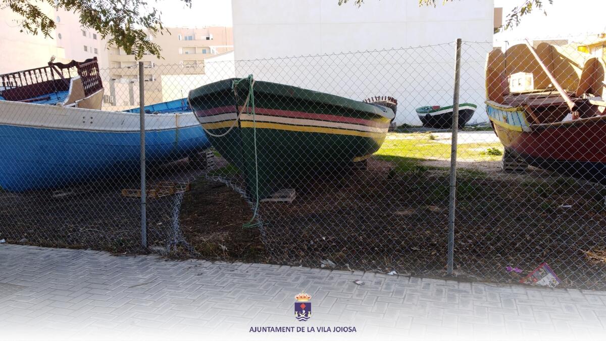 Policía Local de la Vila Joiosa detiene a un individuo por vandalismo en el recinto donde se  encuentran las barcas festeras