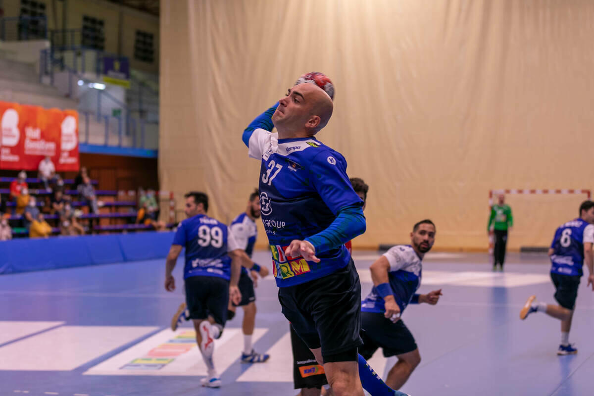 Previa &middot; El BM Benidorm buscar&aacute; iniciar la racha ganadora contra el Cisne