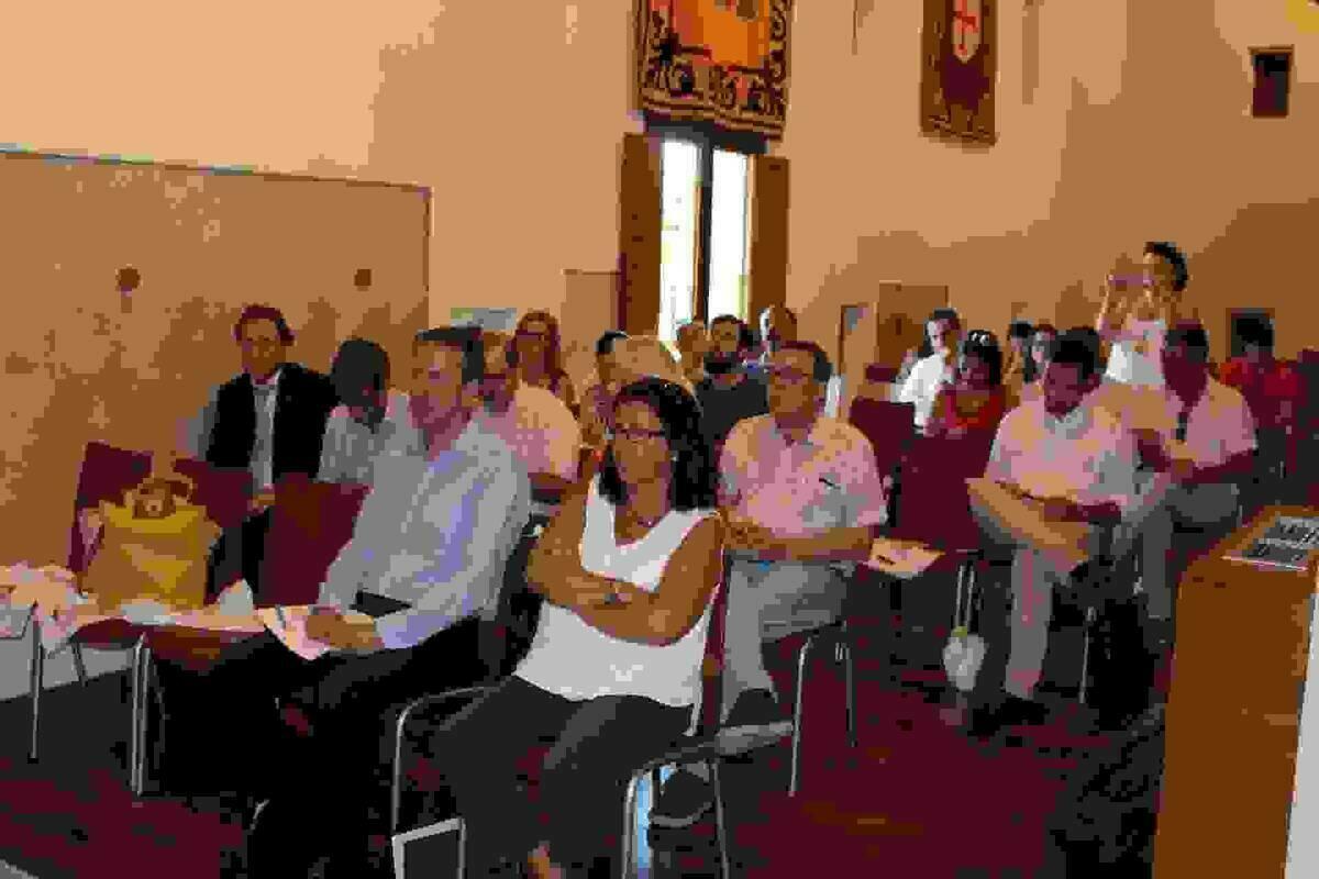 El sector tur&iacute;stico aboga por la regularizaci&oacute;n de los apartamentos tur&iacute;sticos en una jornada celebrada en la Vila Joiosa