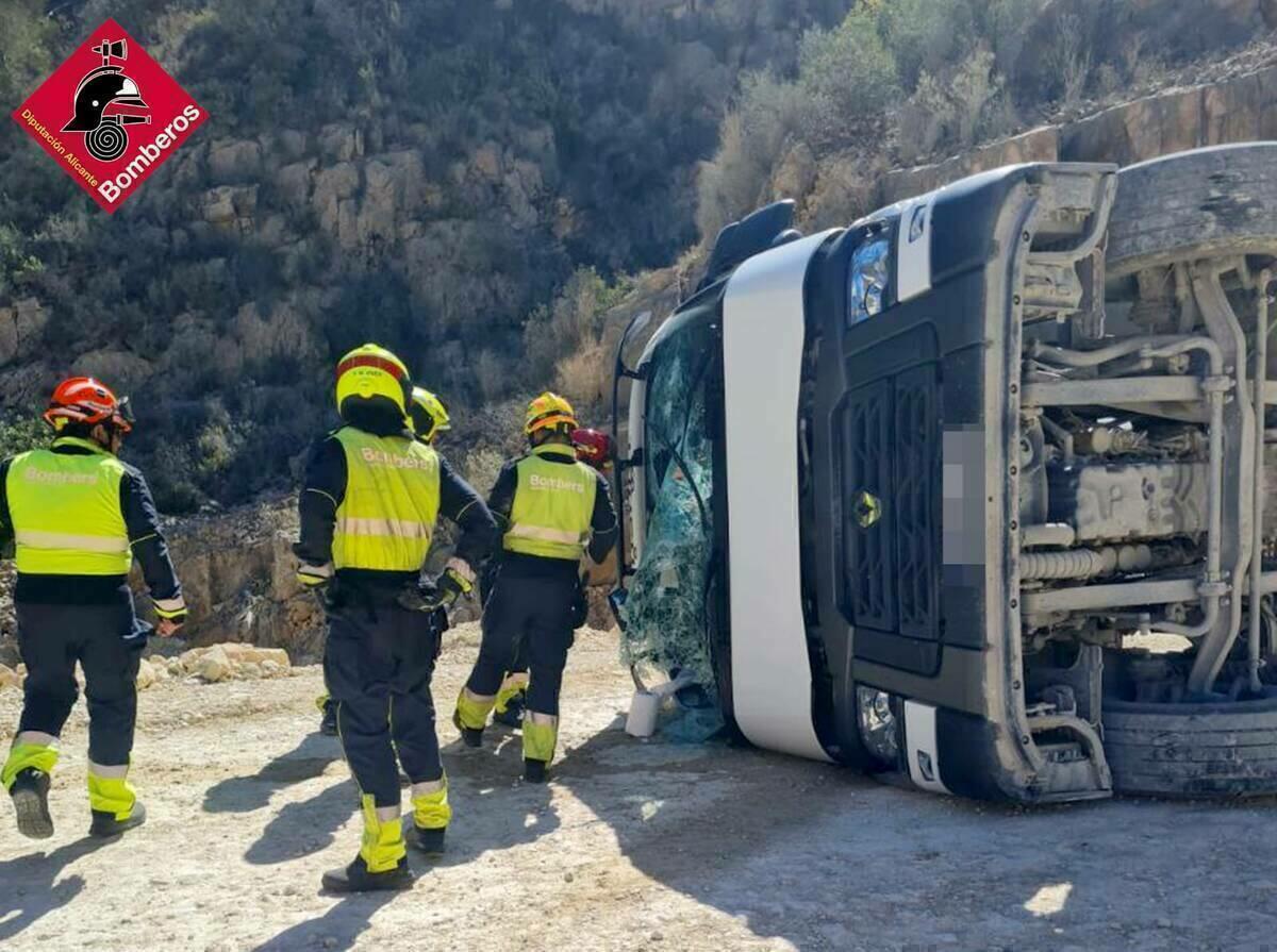 ACCIDENTE DE CAMION EN LA CANTERA DE BENIDORM