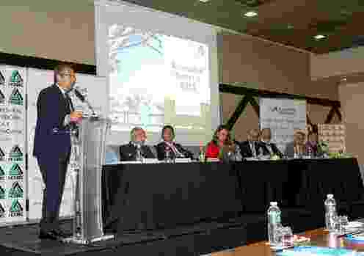 Benidorm &middot; El alcalde aplaude el esfuerzo de modernizaci&oacute;n de la planta hotelera 