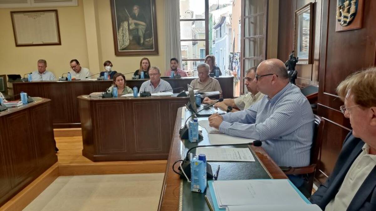 El Pleno de la Vila Joiosa solicita restablecer la normalidad y la atención presencial en la Oficina de la Seguridad Social de la localidad